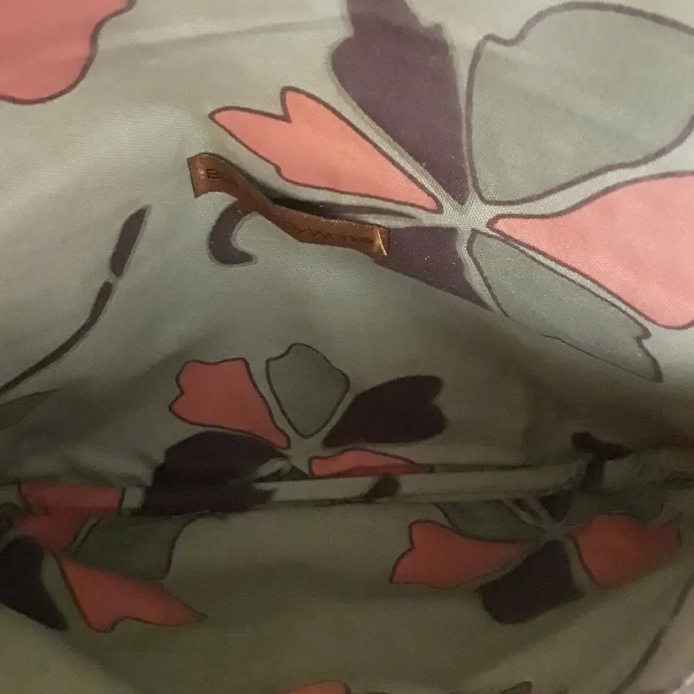 Bath and Body Work's Green Faux Suede Wrislet Hand Bag Purse